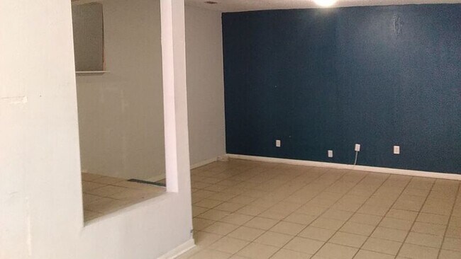 Photo - 1728 Grunthal St Unit 2
