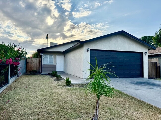Building Photo - Enchanting Bakersfield property just 10 mi... Rental