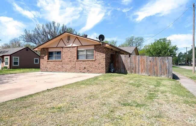 Building Photo - 805 S Bonn St Rental