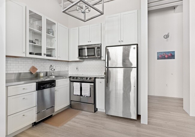 Photo - 320 W 2nd St Unit 401