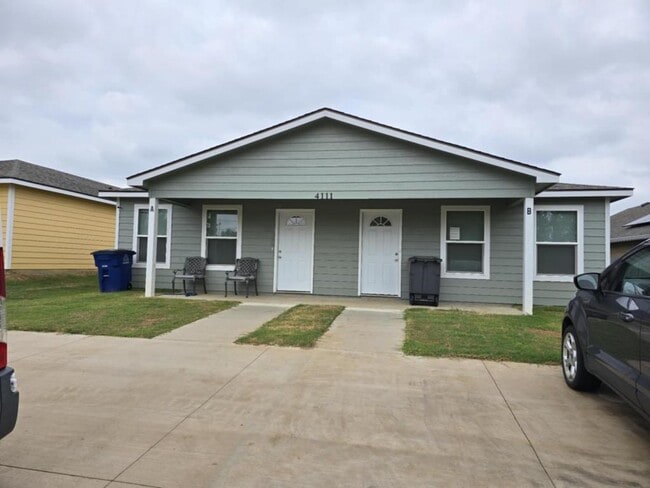 Building Photo - 4111 W 57th St