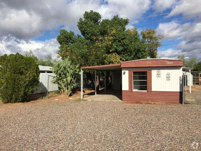Building Photo - Location, Location!  Nice home located nea...