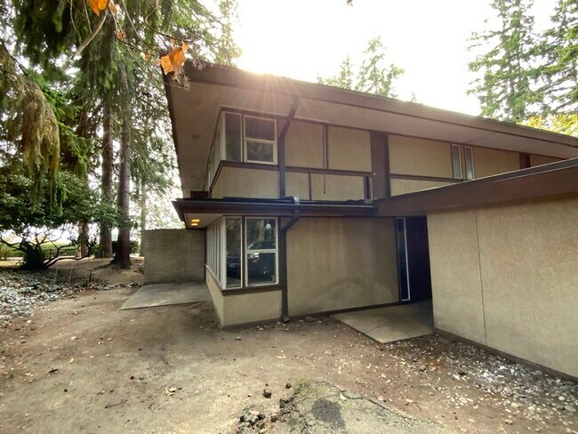 Photo - N Tacoma Town home 2bdr 1.5 bath 2 car car...