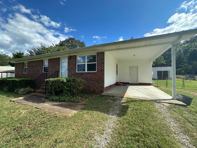 Photo - 270 Woodard Ave