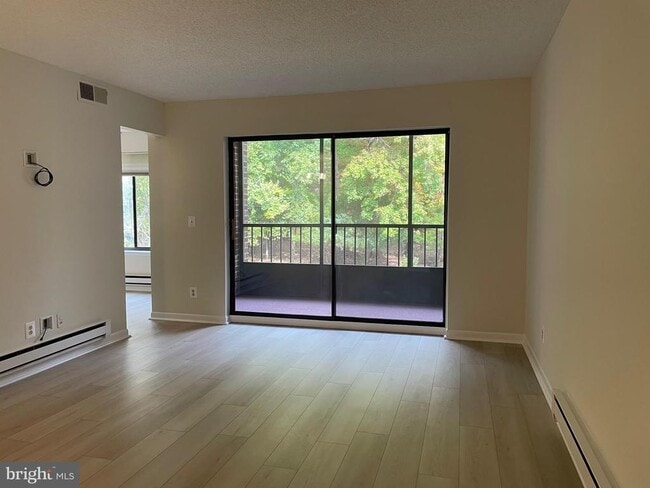Building Photo - 15311 Beaverbrook Ct Unit 90-2G