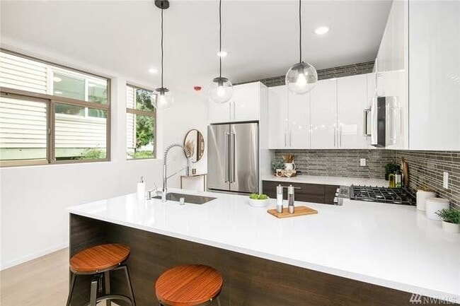 Photo - 3041 20th Ave W