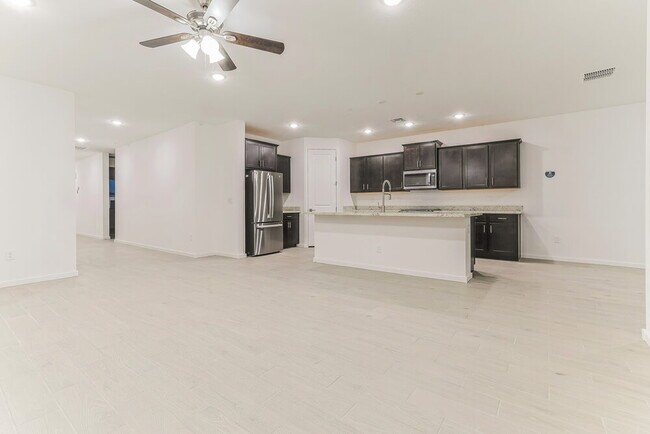 Photo - 4576 W Hannah St