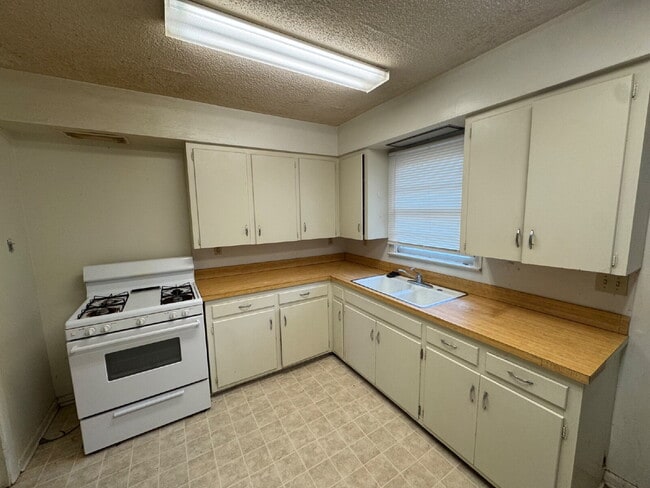 Photo - House Located Within The Medical District & Minutes From Texas Tech Campus!