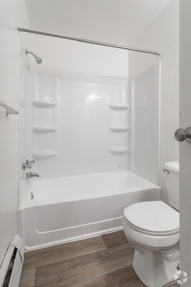 1 BR, 1 BA - Bathroom