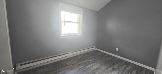 Photo - Beautiful 3/4 bedroom, 1 Bath Unit Second Floor -  2