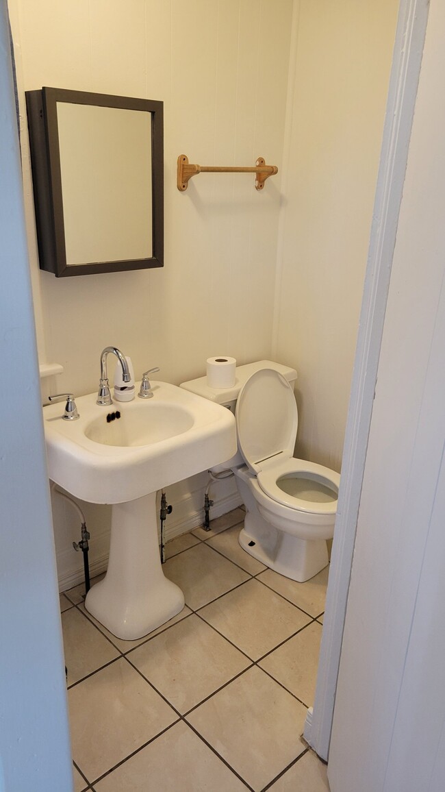 Photo - 317 E 5th St