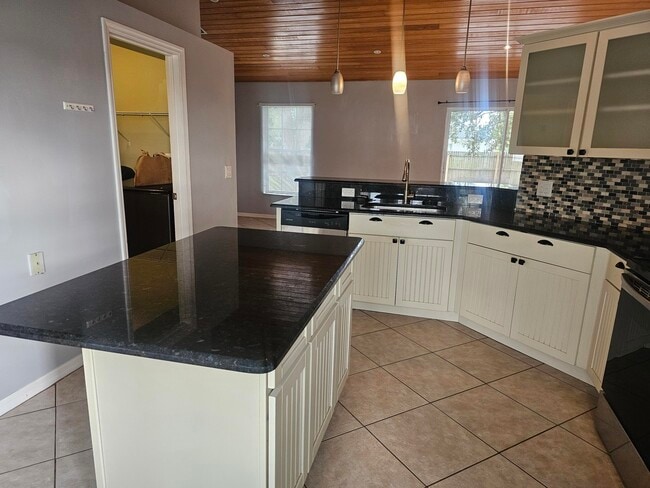 Photo - 4243 SW Utterback St