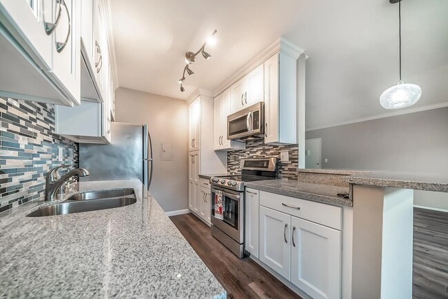 Photo - 5328 Newcastle Ave Unit 30