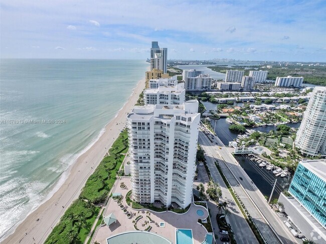 Building Photo - 16699 Collins Ave Unit PH4308 Rental