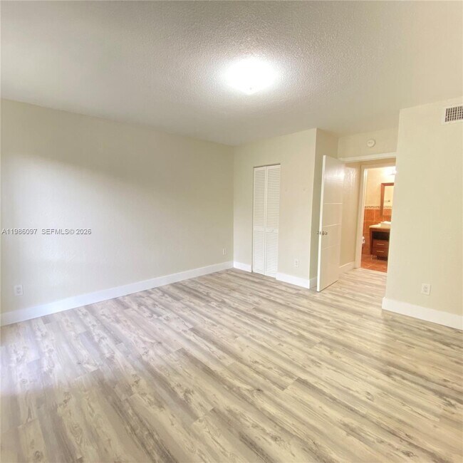 Photo - 10794 N Kendall Dr Unit B10
