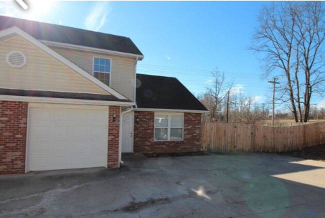 Building Photo - 1301 Robert Ray Dr Unit B