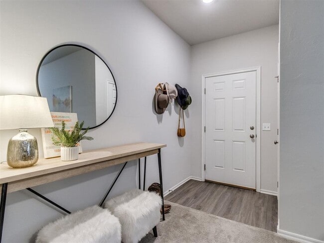 Photo - 823 Highgarden Cir