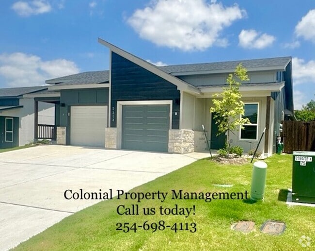 Building Photo - Beautiful New Duplex Home!