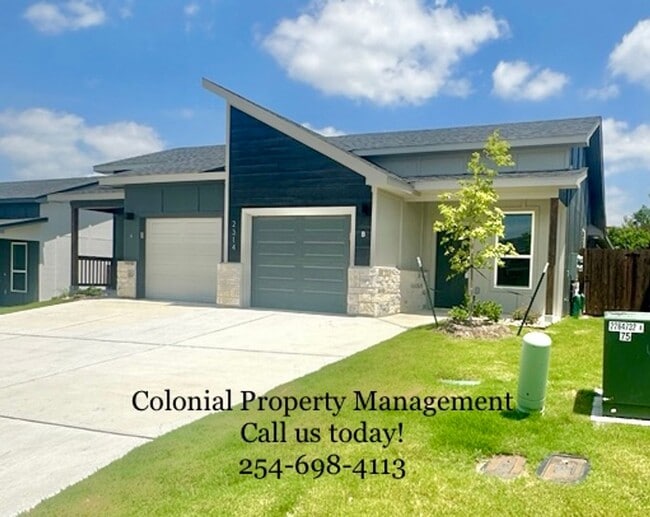 Building Photo - Beautiful New Duplex Home!