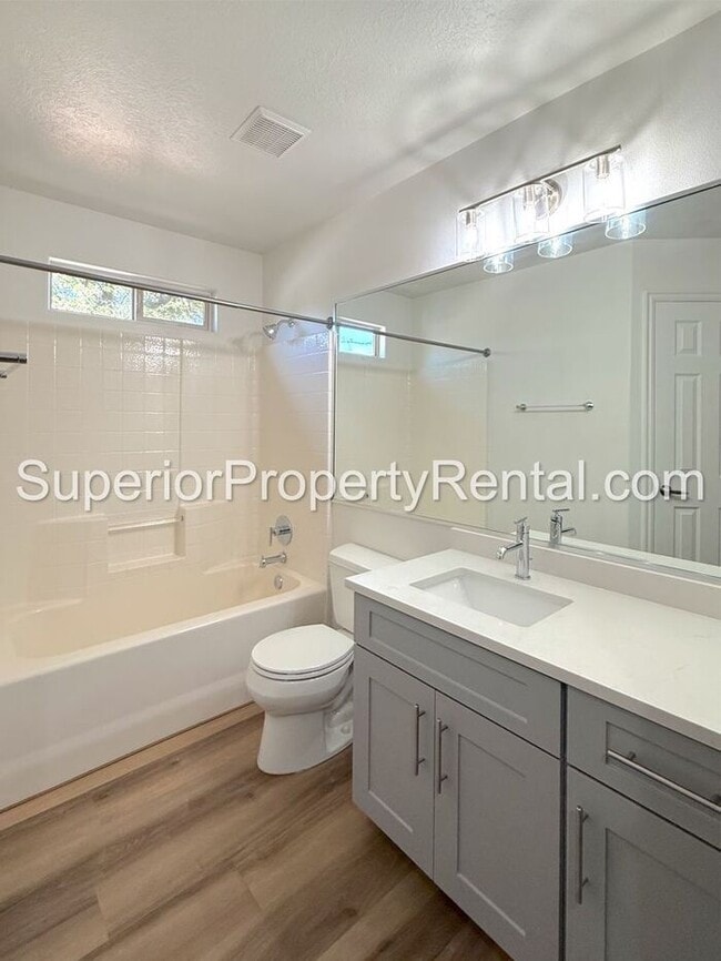 Photo - 3 bed, 2 bath home with 2 car garage