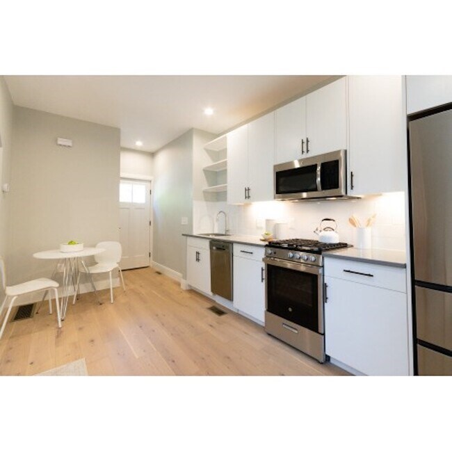 Photo - 231 Fayette St Unidad 2 Rental