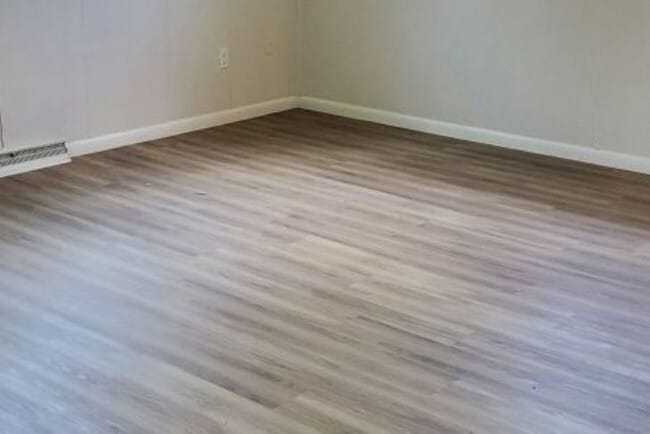 Photo - 2002 Glendale Ln