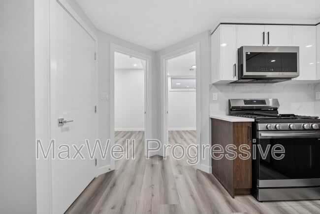 Photo - 10821-10112 112 St NW
