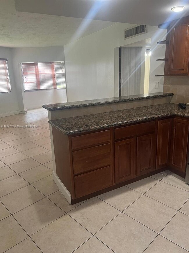 Photo - 1663 NE Miami Gardens Dr Unidad 139