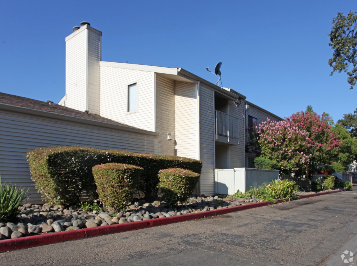 Photo - Winchester Oaks Condominiums