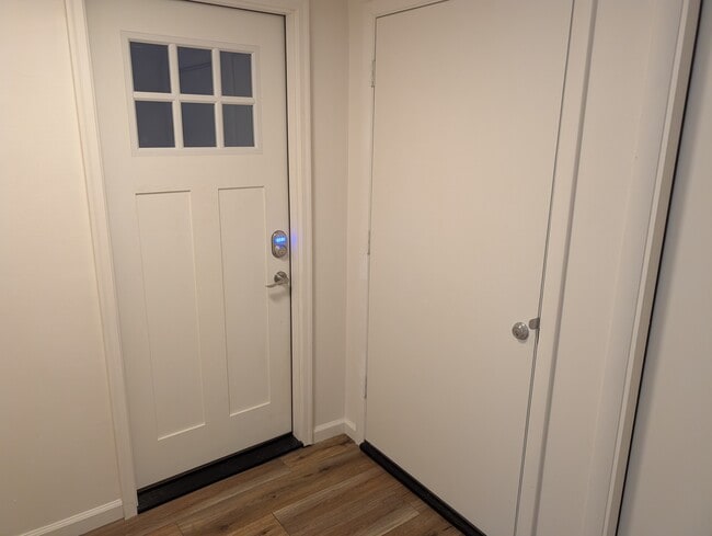 Entry Foyer - 2401 S 11th St Unit 3F