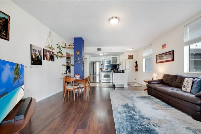 Building Photo - 3339 Virginia St Unit 305