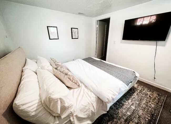 Photo - Iowa Unit Iowa Downstairs