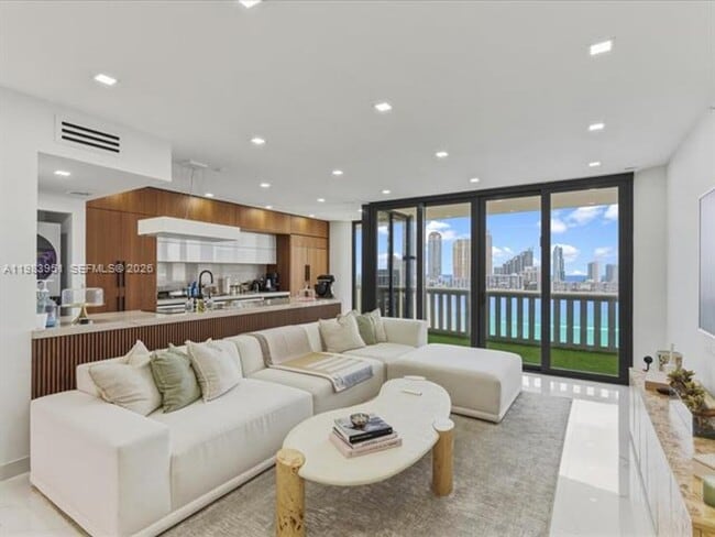 Building Photo - 3000 Island Blvd Unit 3000 Island Blvd # 1501