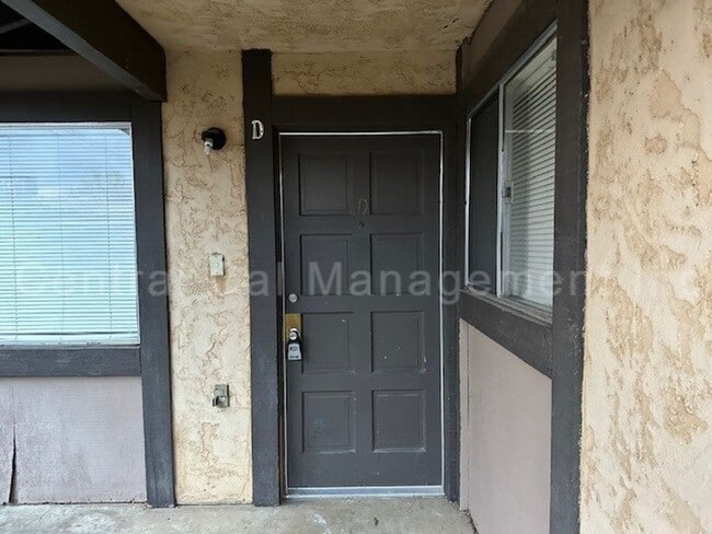 Building Photo - 6208 Stine Rd Unit Apt D