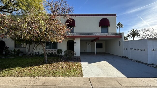 Ralph Haver designed historic Townhome - Ralph Haver designed historic Townhome