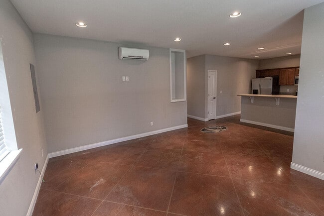 Photo - 1413 Paris Rd