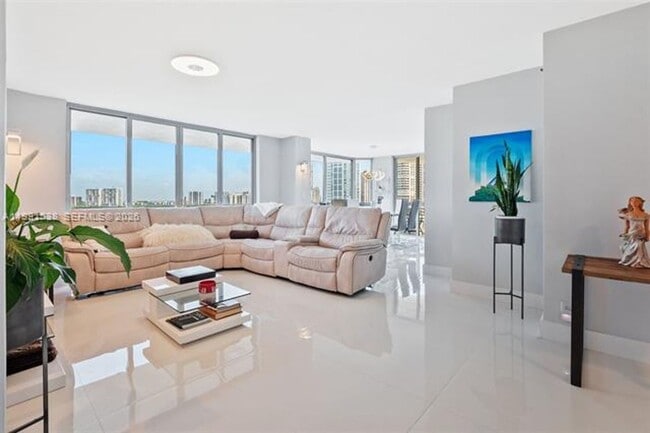 Photo - 3600 Mystic Pointe Dr Unidad 3600 Mystic Pointe Dr # 1212