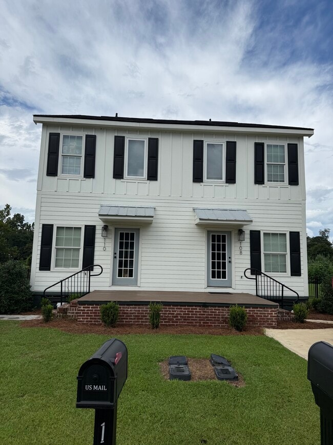 Photo - 110 Pine St