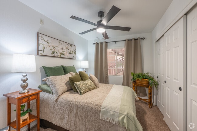 2BR, 2BA - 962SF - Second Bedroom