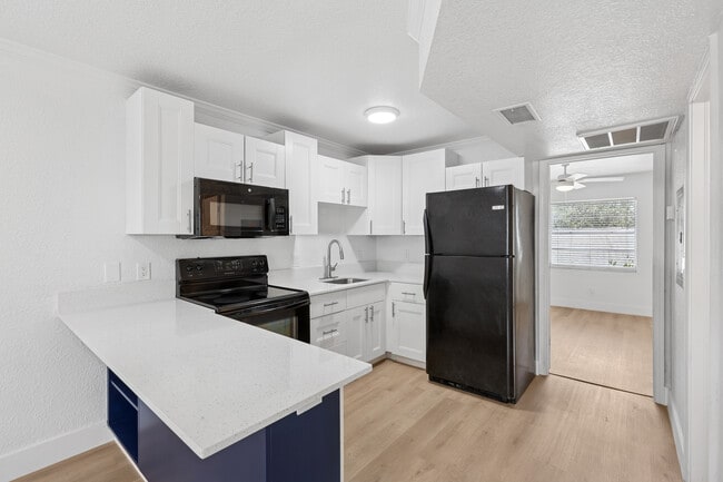 Harper Flats - Harper Flats Apartments