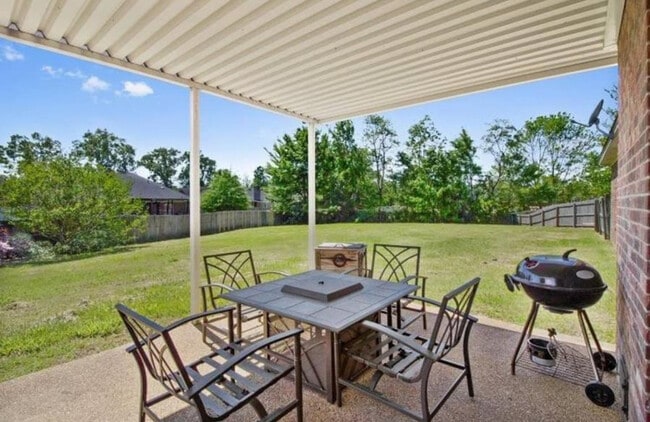 Back Yard - 106 Hanover Cove