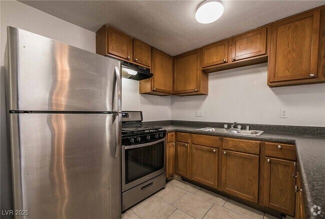Building Photo - 5278 S Maryland Pkwy Unit B Rental