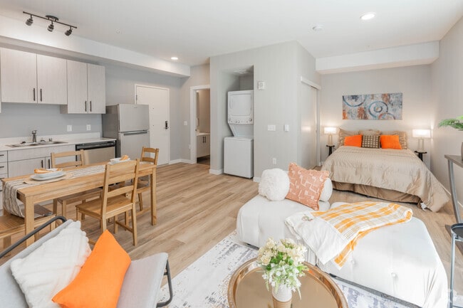 STU - 493SF - Divine Court