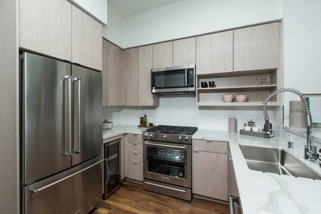 Photo - Vinz on Fairfax