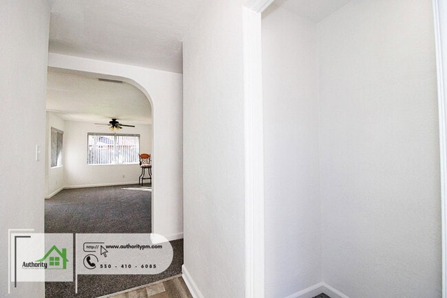 Photo - 2176 Oxford Rd