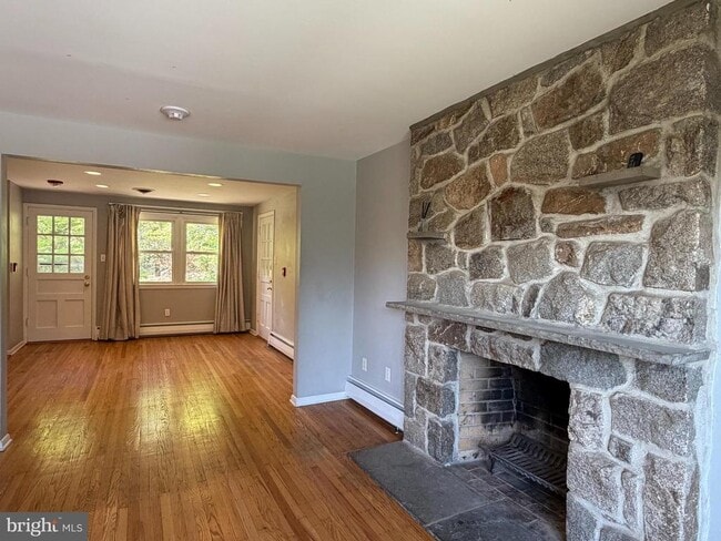 Photo - 319 Meetinghouse Ln