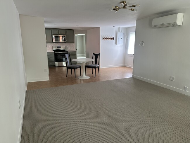 Photo - 1416 William St Unit 2