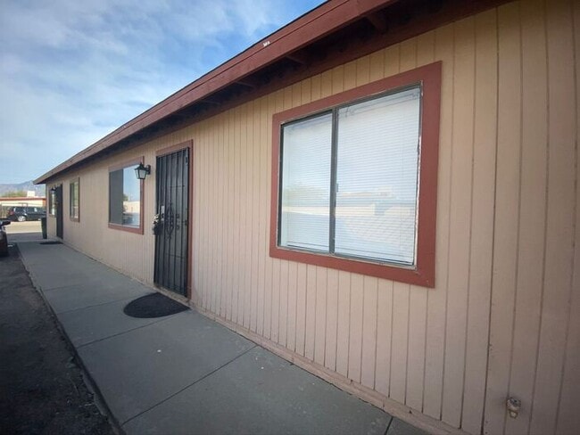 Photo - 5758 E 24th St