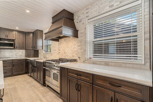 Photo - 1602 Loch Lake Dr