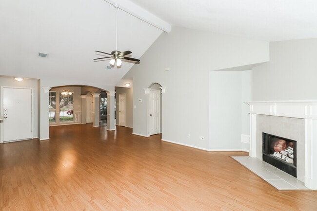 Photo - 607 Loggers Chase Ct